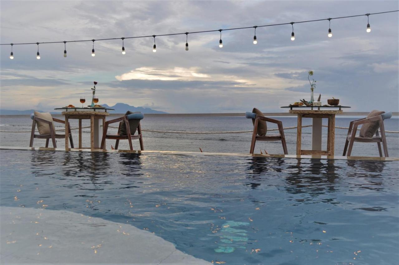 Suite Ocean Blue Batununggul 外观 照片